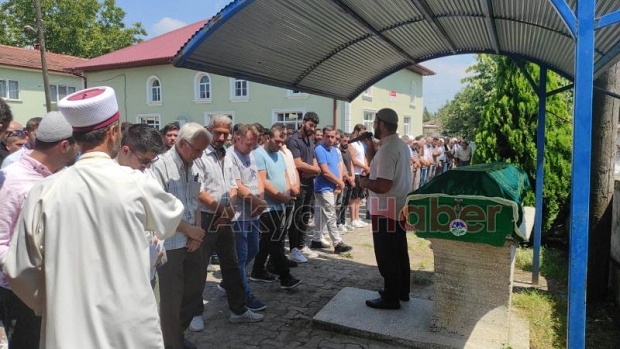 Nişanlısının gözleri önünde boğulan gence son görev