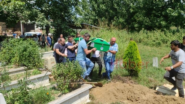 Nişanlısının gözleri önünde boğulan gence son görev