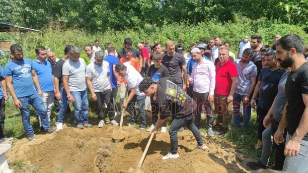 Nişanlısının gözleri önünde boğulan gence son görev