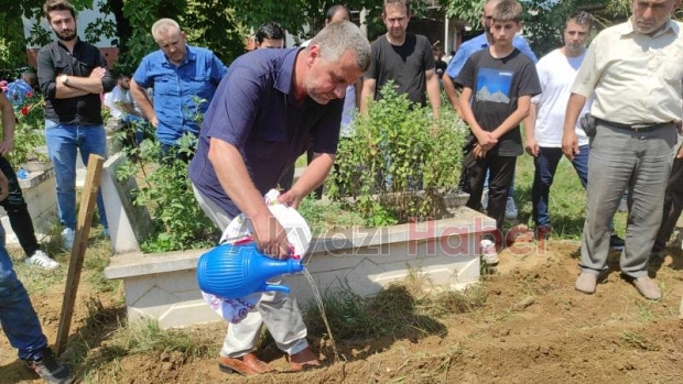 Nişanlısının gözleri önünde boğulan gence son görev