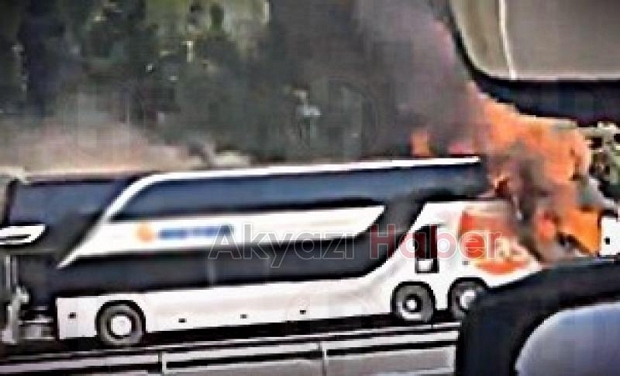 74 yolcusu olan çift katlı otobüs alev alev yandı