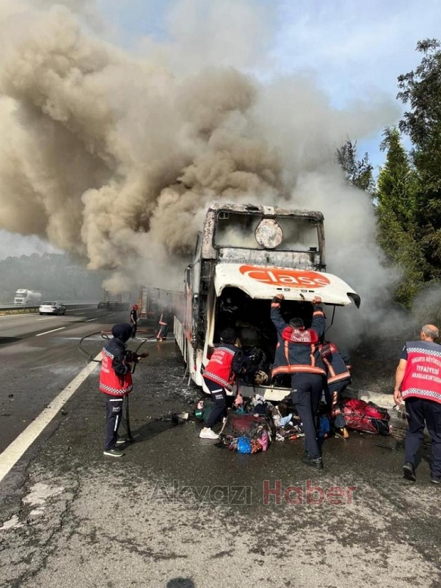 74 yolcusu olan çift katlı otobüs alev alev yandı