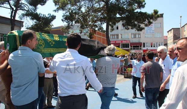  Reyhan Öner  ve  Ali Tetik dualarla defnedildi
