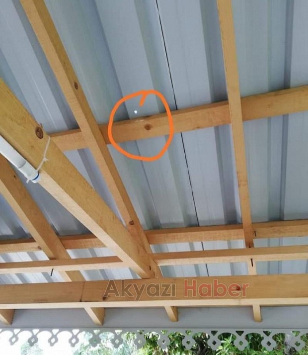Garajı delen yorgun mermi araca isabet etti