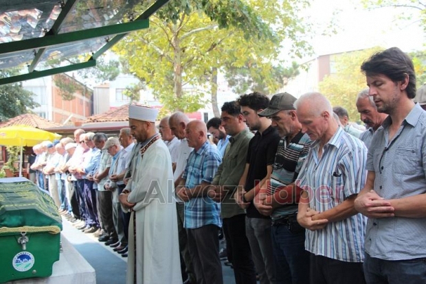 İrfan Papatya defnedildi