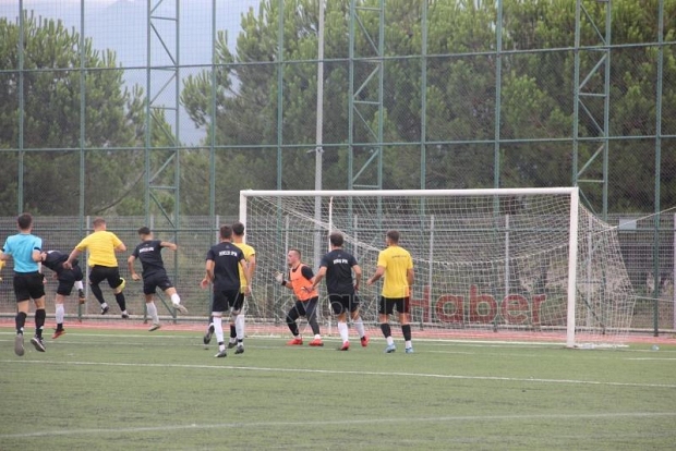 As Akyazıspor hazırlık maçında Düzce Derelerspor'u 6-1 mağlup etti