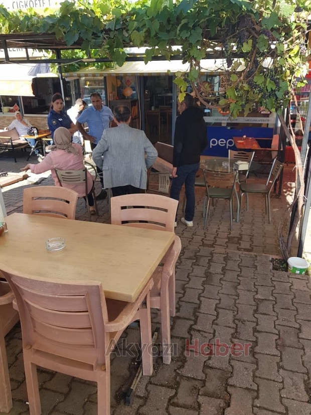 Boşanmaya gelen karısını defalarca bıçakladı