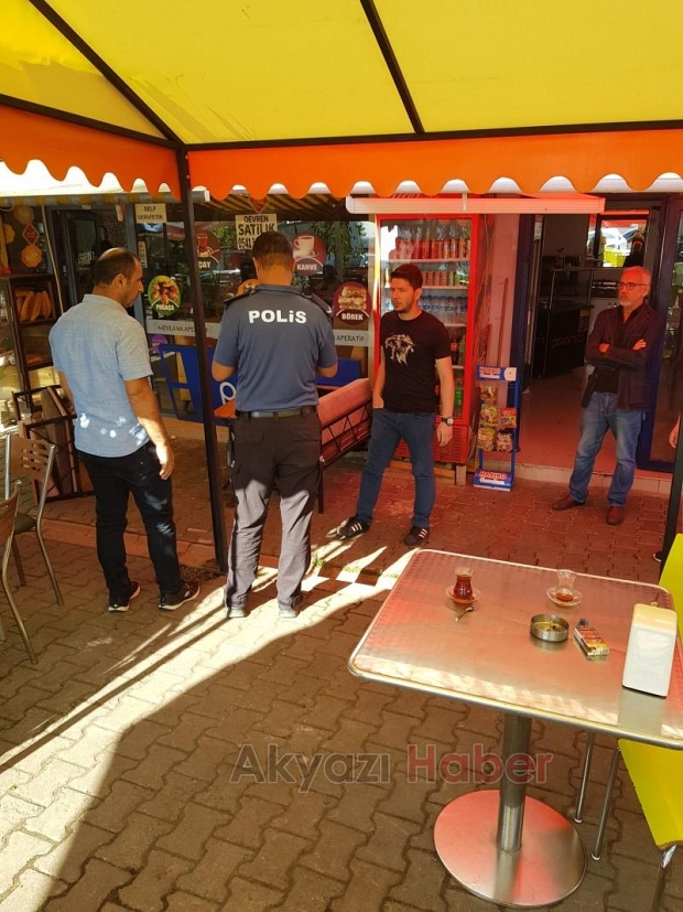 Boşanmaya gelen karısını defalarca bıçakladı