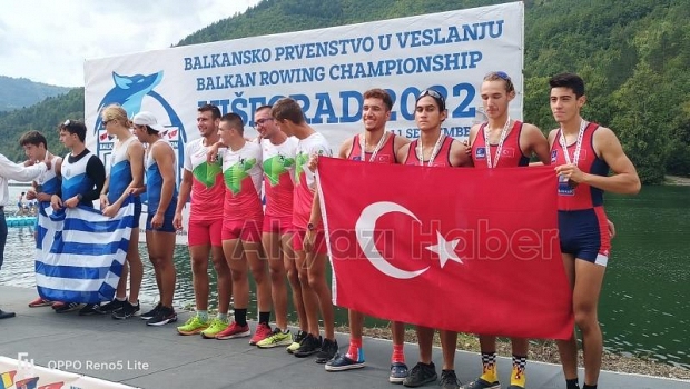 Akyazılı kürekçiler Balkan Şampiyonasında madalya topladı