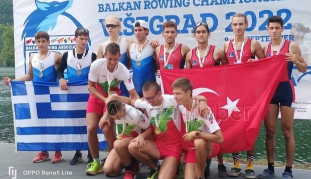 Akyazılı kürekçiler Balkan Şampiyonasında madalya topladı