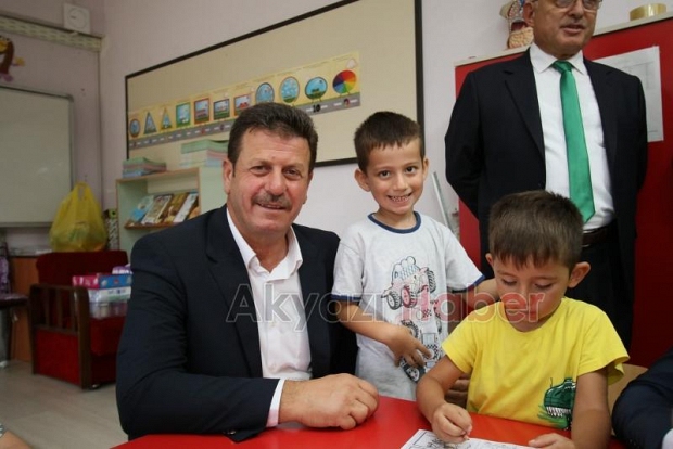  Akyazı’da yeni eğitim öğretim yılı çalan ilk ders zili ile başladı.