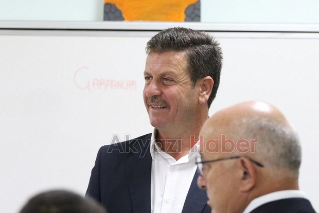  Akyazı’da yeni eğitim öğretim yılı çalan ilk ders zili ile başladı.