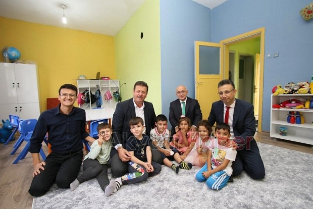  Akyazı’da yeni eğitim öğretim yılı çalan ilk ders zili ile başladı.