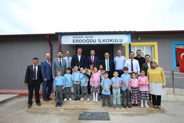  Akyazı’da yeni eğitim öğretim yılı çalan ilk ders zili ile başladı.