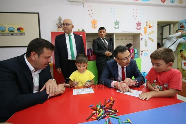  Akyazı’da yeni eğitim öğretim yılı çalan ilk ders zili ile başladı.