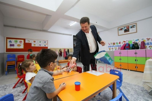  Akyazı’da yeni eğitim öğretim yılı çalan ilk ders zili ile başladı.