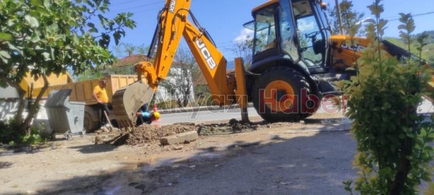 Kepçe kabloyu kopardı Akyazı elektriksiz kaldı