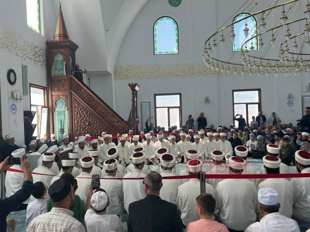 Akyazı'da hafızlığı tamamlayan 39 öğrenci için icazet programı