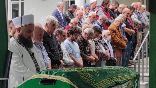  Özden Aydın, Güler Sezer ve İlhan Topuz Defnedildi