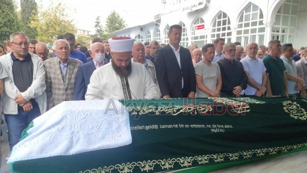  Özden Aydın, Güler Sezer ve İlhan Topuz Defnedildi