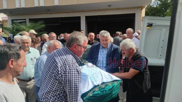  Özden Aydın, Güler Sezer ve İlhan Topuz Defnedildi
