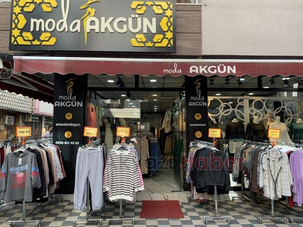 Kedi mağazadaki elbiseyi götürdü