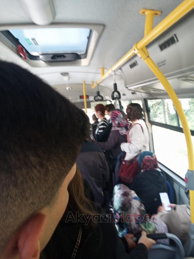 Halk otobüsünde tıka basa yolculuk