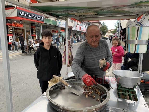 36 yıldır Akyazı'da kestane satıyor