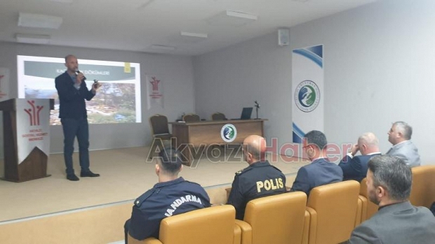 Akyazılı muhtarlara sıfır atık eğitimi