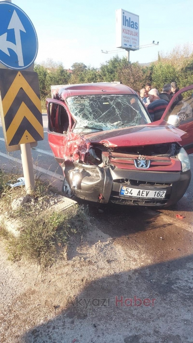 Akyazı'da kaza: İki yaralı