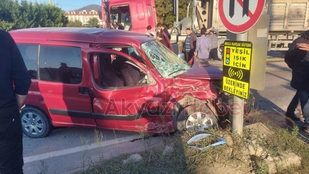 Akyazı'da kaza: İki yaralı