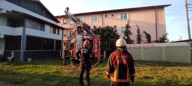 Akyazı'da çatı yangını