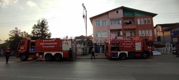 Akyazı'da çatı yangını