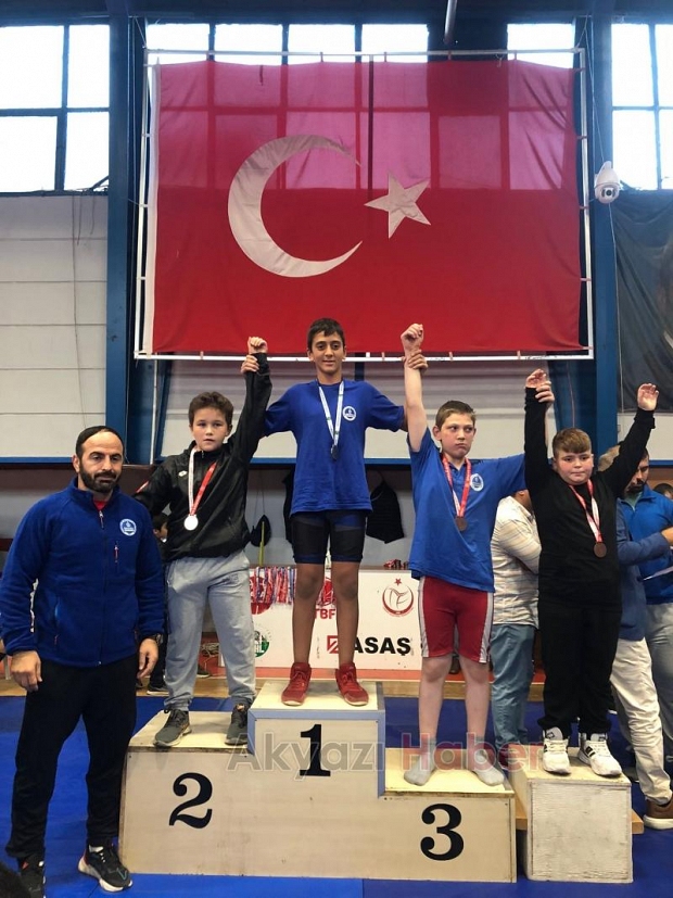 Akyazı’da Güreş Cumhuriyet Kupası Müsabakaları Nefesleri kesti