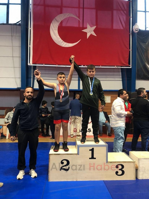 Akyazı’da Güreş Cumhuriyet Kupası Müsabakaları Nefesleri kesti
