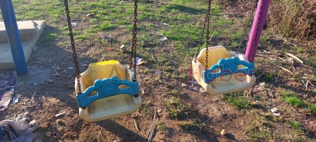 Akyazı'da belediyeye bakımsız park tepkisi