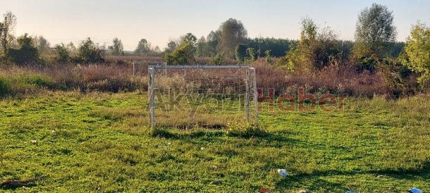 Akyazı'da belediyeye bakımsız park tepkisi