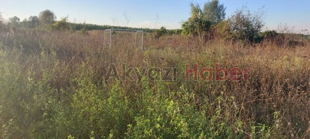 Akyazı'da belediyeye bakımsız park tepkisi