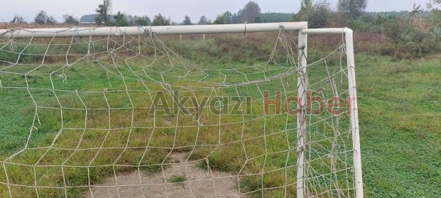 Akyazı'da belediyeye bakımsız park tepkisi