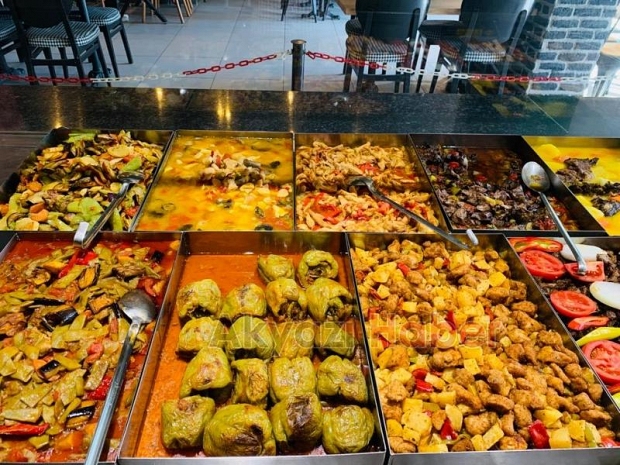 Akyazı Restoran'da Şölen, Ziyafet, Şenlik!