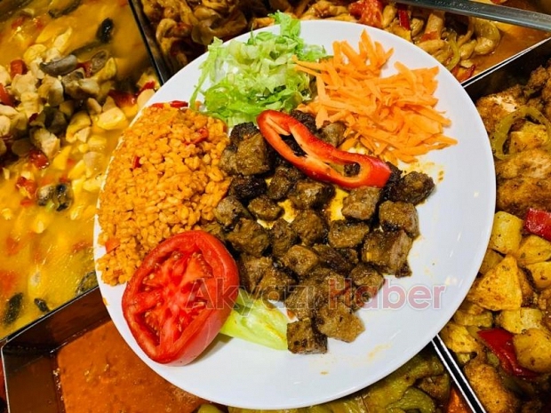 Akyazı Restoran'da Şölen, Ziyafet, Şenlik!