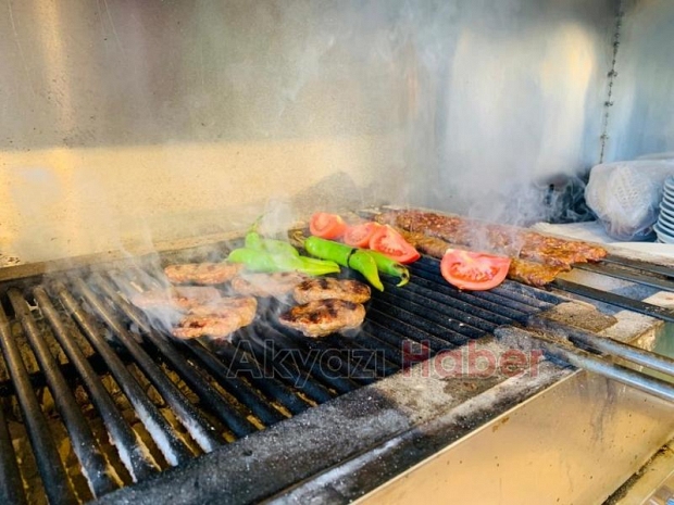Akyazı Restoran'da Şölen, Ziyafet, Şenlik!