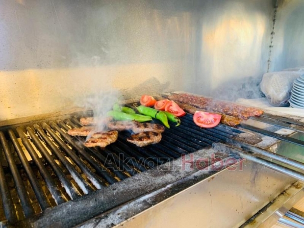 Akyazı Restoran'da Şölen, Ziyafet, Şenlik!