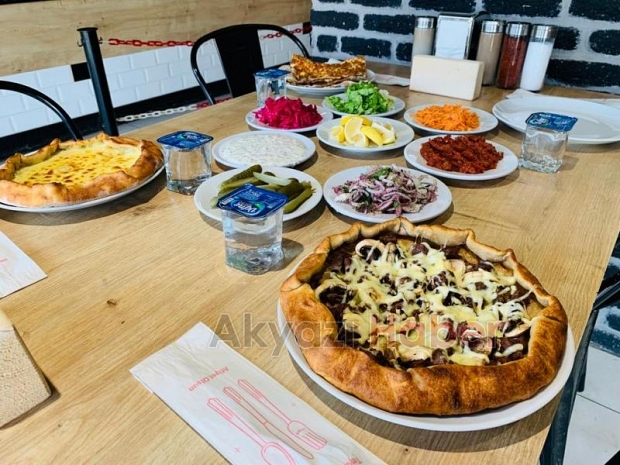 Akyazı Restoran'da Şölen, Ziyafet, Şenlik!