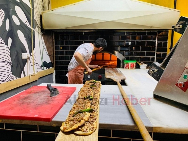 Akyazı Restoran'da Şölen, Ziyafet, Şenlik!