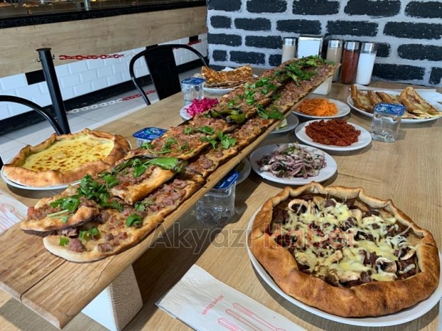 Akyazı Restoran'da Şölen, Ziyafet, Şenlik!