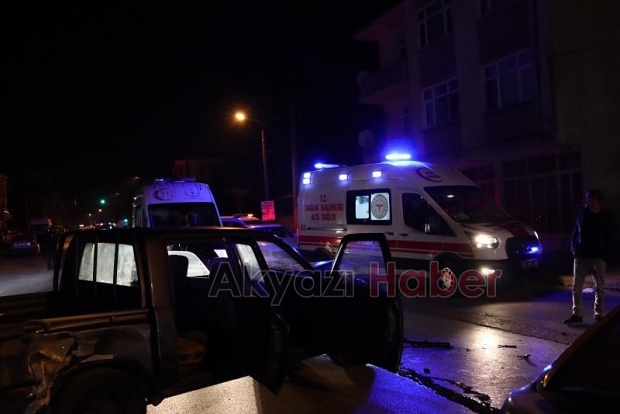 Akyazı'da kaza 2 yaralı