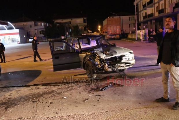 Akyazı'da kaza 2 yaralı