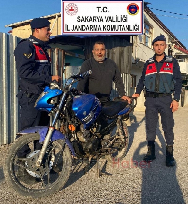Uyuşturucu operasyonunda çalıntı motosiklet bulundu