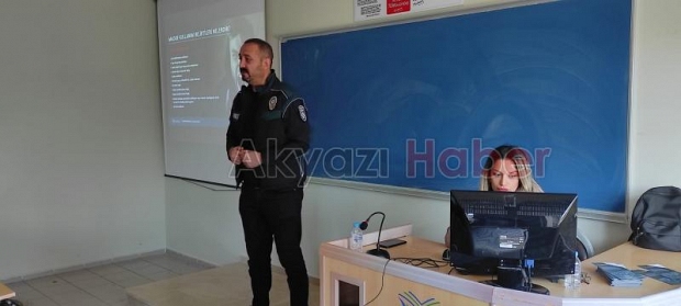 Akyazı'da üniversitelilere uyuşturucuyla mücadele söyleşisi